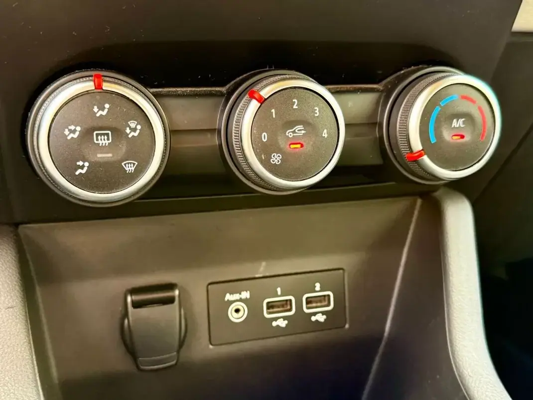 Renault Clio 2022 - 14790 EUR, 78950 km - AUTO.MOTO.pt - 78950km - foto 30 de 36