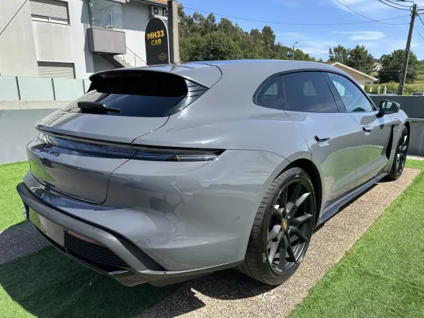 Porsche Taycan Sport Turismo 2025 - 130000 EUR, 19000 km - AUTO.MOTO.pt - 19000km - foto 9 de 78