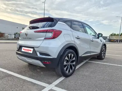 Renault Captur 2023 - 16900 EUR, 69722 km - AUTO.MOTO.pt - 69722km - foto 5 de 10
