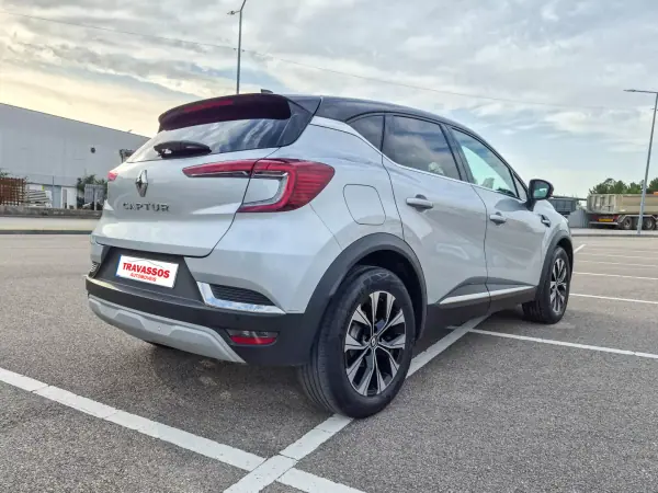 Renault Captur 2023 - 16900 EUR, 69722 km - AUTO.MOTO.pt - 69722km - foto 5 de 10