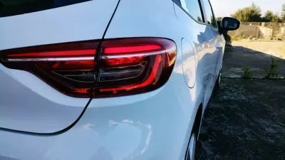 Renault Clio 2021 - 13999 EUR, 63000 km - AUTO.MOTO.pt - 63000km - foto 13 de 38