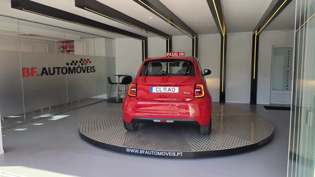 Fiat 500e 2023 - 16500 EUR, 19050 km - 19050km - foto 17 de 54