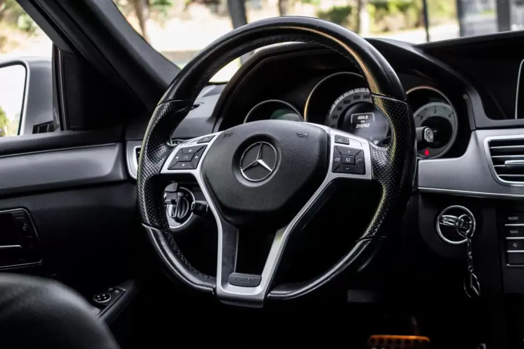 Mercedes-Benz E 250 2016 - 23750 EUR, 215762 km - AUTO.MOTO.pt - 215762km - foto 30 de 39