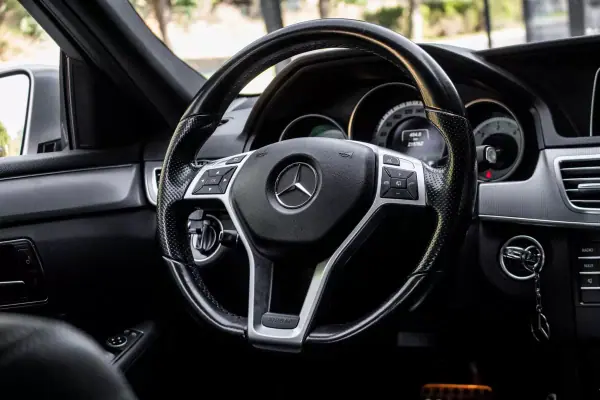 Mercedes-Benz E 250 2016 - 23750 EUR, 215762 km - AUTO.MOTO.pt - 215762km - foto 30 de 39