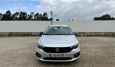 Fiat Tipo Station Wagon 2019 - 12750 EUR, 75000 km - AUTO.MOTO.pt - 75000km - foto 4 de 32
