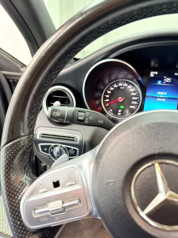 Mercedes-Benz C 300 2019 - 20999 EUR, 234000 km - AUTO.MOTO.pt - 234000km - foto 21 de 24