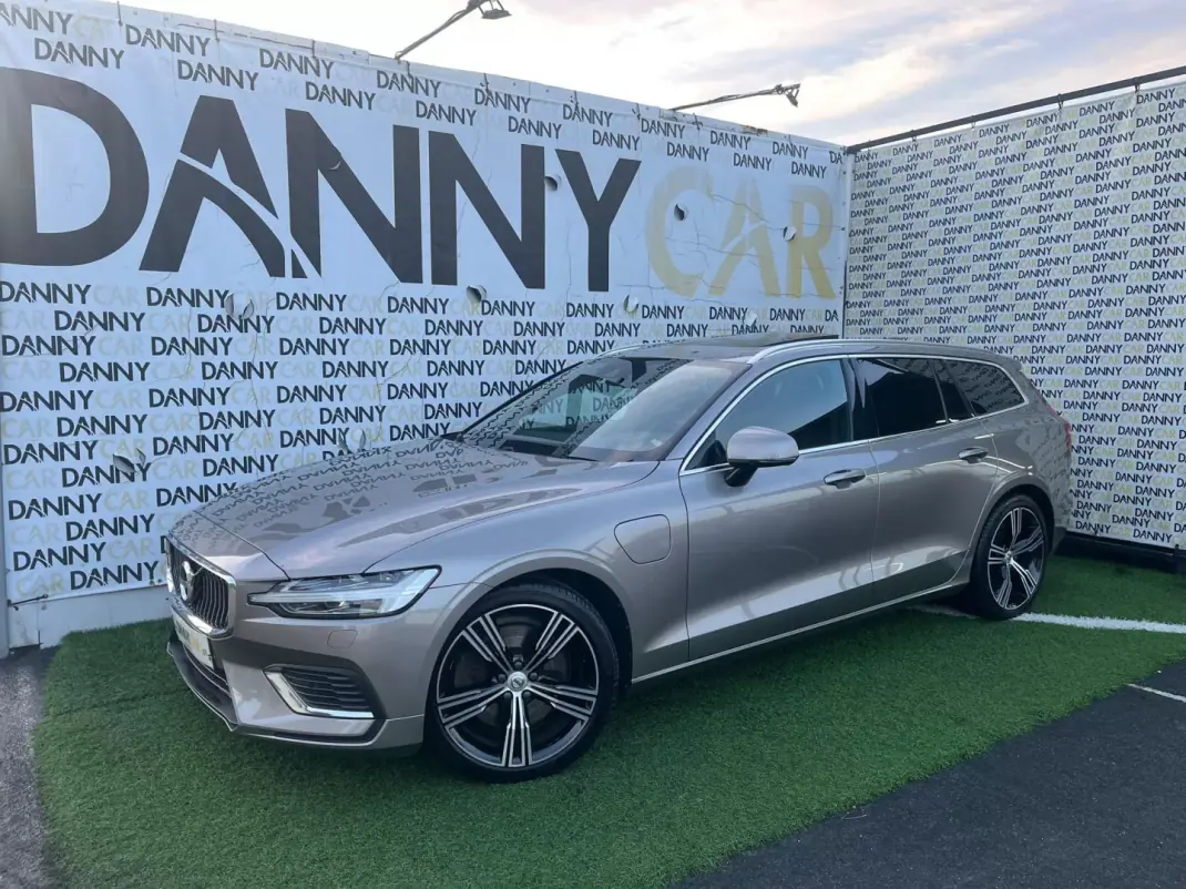Volvo V60 2020 - 29000 EUR, 115000 km - AUTO.MOTO.pt - 115000km - foto 1 de 20