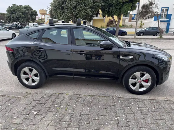 Jaguar E-Pace 2009 — foto 2 de 13