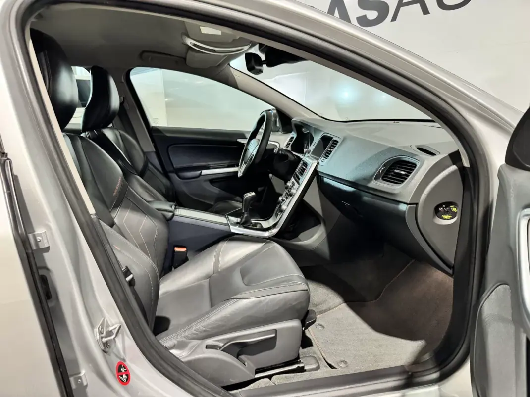 Volvo V60 2016 - 13900 EUR, 265393 km - 265393km - foto 22 de 44