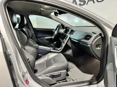 Volvo V60 2016 - 13900 EUR, 265393 km - 265393km - foto 22 de 44