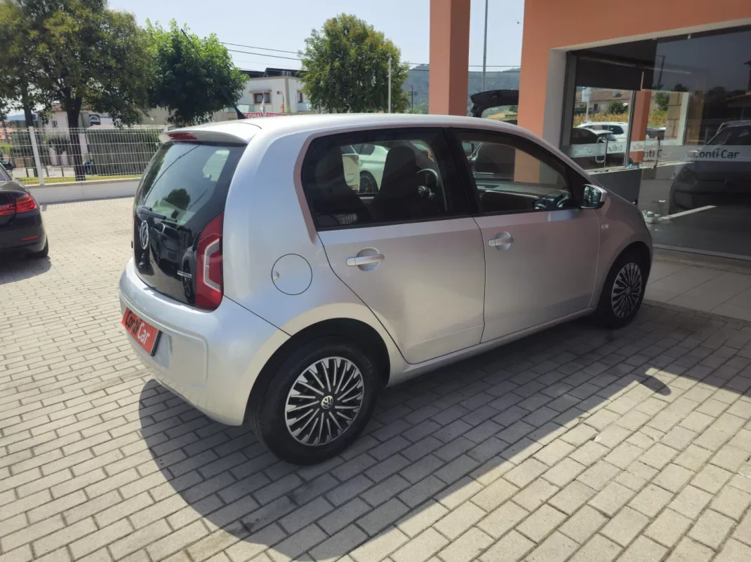 Volkswagen Up! 2012 - 5750 EUR, 151158 km - 151158km - foto 4 de 11