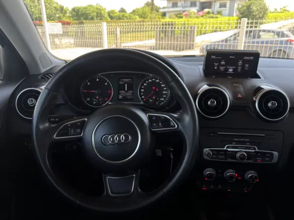 Audi A1 Sportback 2018 - 15990 EUR, 146169 km - AUTO.MOTO.pt - 146169km - foto 18 de 23