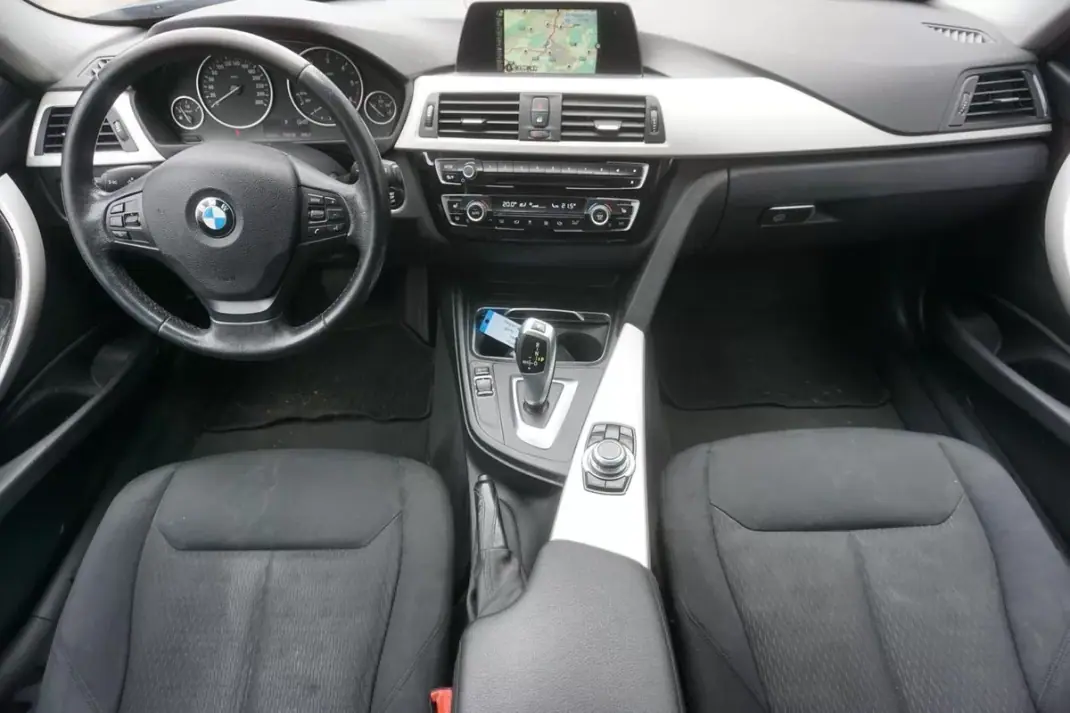 BMW 318 2017 - 15790 EUR, 170145 km - AUTO.MOTO.pt - 170145km - foto 7 de 14