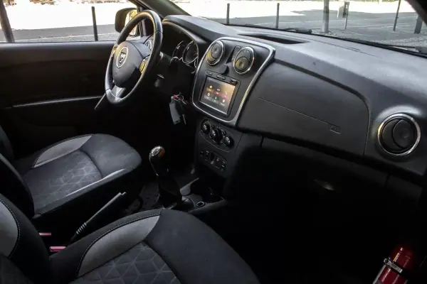 Dacia Sandero 2016 - 9750 EUR, 160273 km - AUTO.MOTO.pt - 160273km - foto 17 de 29