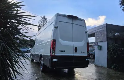 Iveco Daily 35 S14 2.3 D PLATAFORMA 2023 - 24999 EUR, 110000 km - AUTO.MOTO.pt - 110000km - foto 15 de 17