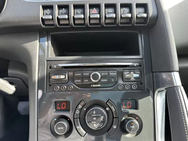 Peugeot 3008 2014 - 8400 EUR, 220000 km - AUTO.MOTO.pt - 220000km - foto 47 de 62