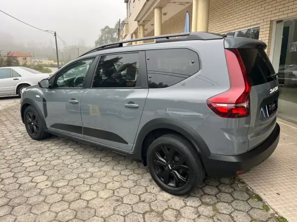 Dacia Jogger 2023 - 17900 EUR, 153000 km - AUTO.MOTO.pt - 153000km - foto 3 de 16