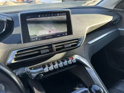 Peugeot 5008 2018 - 14900 EUR, 220000 km - AUTO.MOTO.pt - 220000km - foto 49 de 60