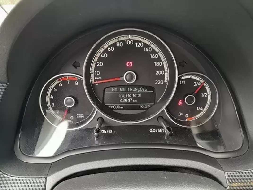 Volkswagen Up! 2024 - 15900 EUR, 43000 km - AUTO.MOTO.pt - 43000km - foto 6 de 9