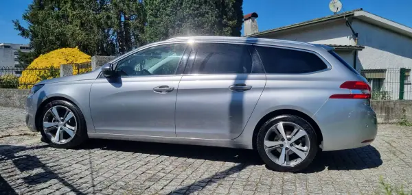 Peugeot 308 SW 2014 - 9250 EUR, 265000 km - AUTO.MOTO.pt - 265000km - foto 5 de 30