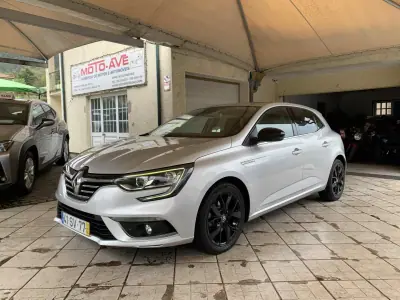 Renault Mégane 2017 - 16750 EUR, 88269 km - AUTO.MOTO.pt - 88269km - foto 2 de 35