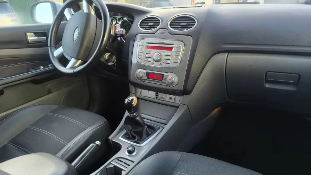 Ford Focus SW 2009 - 5500 EUR, 226000 km - AUTO.MOTO.pt - 226000km - foto 14 de 16