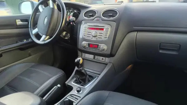Ford Focus SW 2009 - 5500 EUR, 226000 km - AUTO.MOTO.pt - 226000km - foto 14 de 16