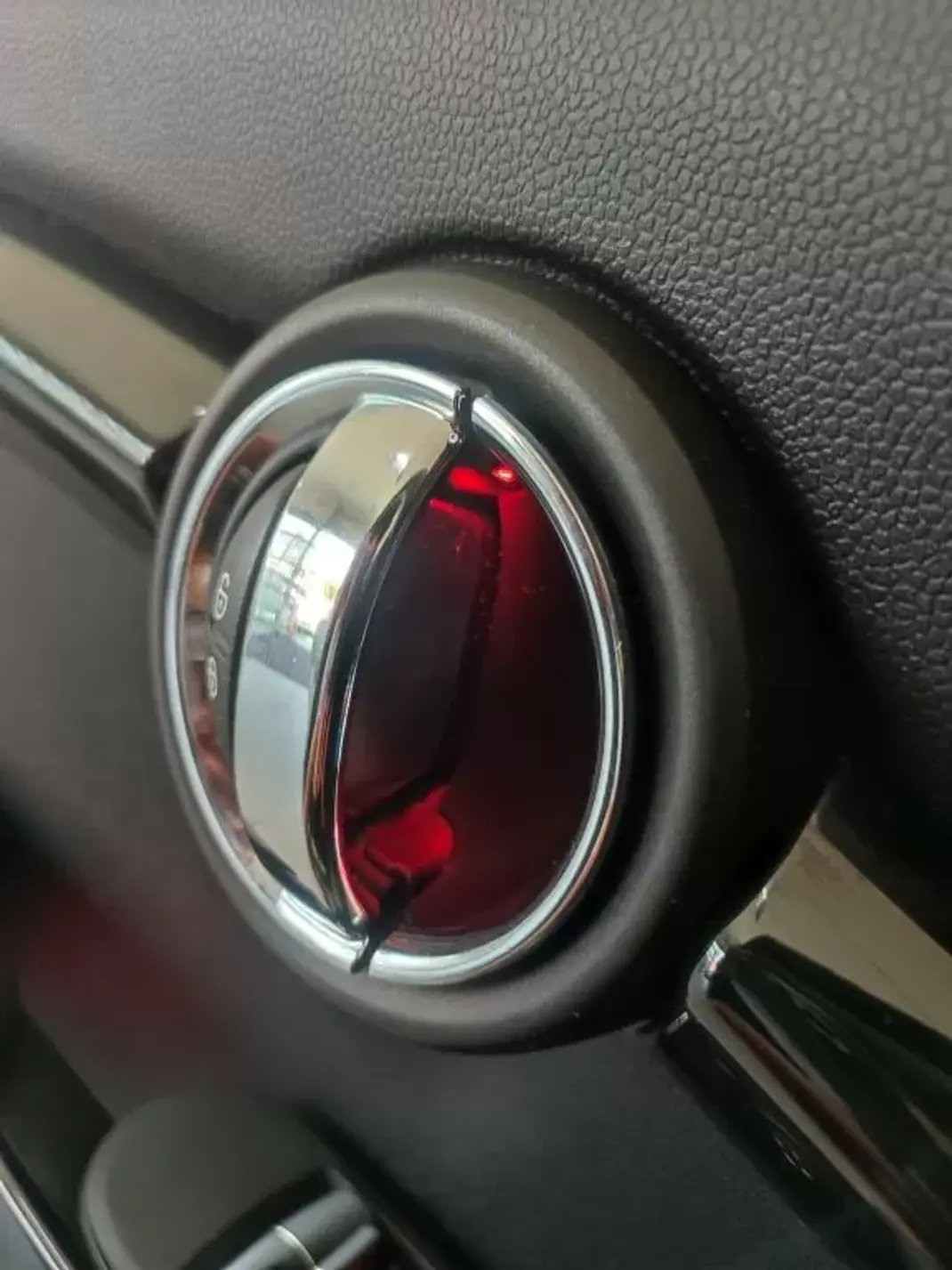 MINI Cooper 2014 - 14900 EUR, 146000 km - AUTO.MOTO.pt - 146000km - foto 13 de 23