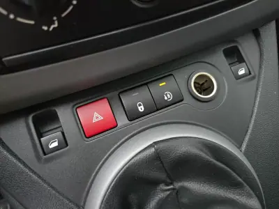 Peugeot Partner 2017 - 12490 EUR, 129000 km - AUTO.MOTO.pt - 129000km - foto 17 de 27