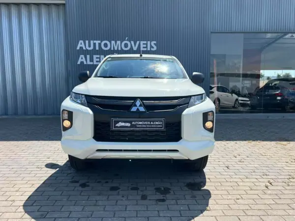 Mitsubishi L 200 King Cab 2022 - 32750 EUR, 86914 km - AUTO.MOTO.pt - 86914km - foto 2 de 16