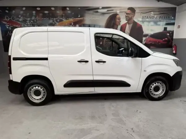 Peugeot Partner 2021 - 12250 EUR, 137000 km - AUTO.MOTO.pt - 137000km - foto 6 de 13