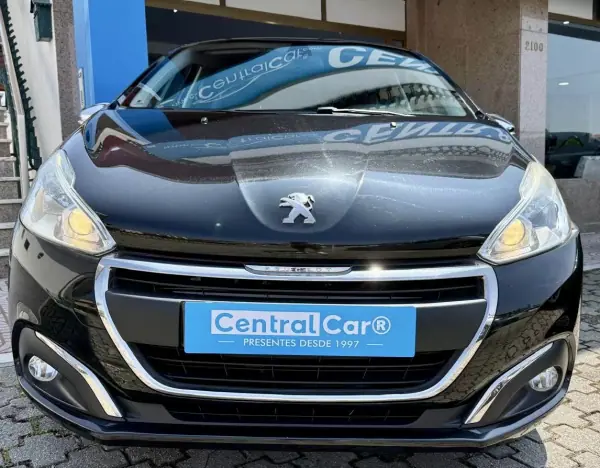 Peugeot 208 2017 - 9950 EUR, 71000 km - AUTO.MOTO.pt - 71000km - foto 3 de 24