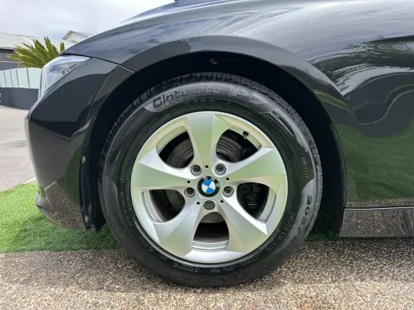 BMW 320 2013 - 12900 EUR, 280000 km - AUTO.MOTO.pt - 280000km - foto 22 de 64
