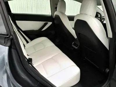 Tesla Model 3 2020 - 30400 EUR, 105371 km - AUTO.MOTO.pt - 105371km - foto 17 de 26