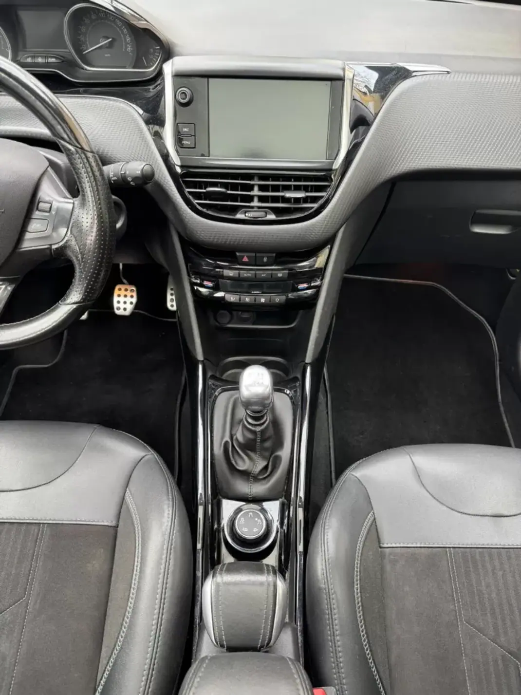 Peugeot 2008 2019 - 13900 EUR, 126000 km - AUTO.MOTO.pt - 126000km - foto 12 de 20