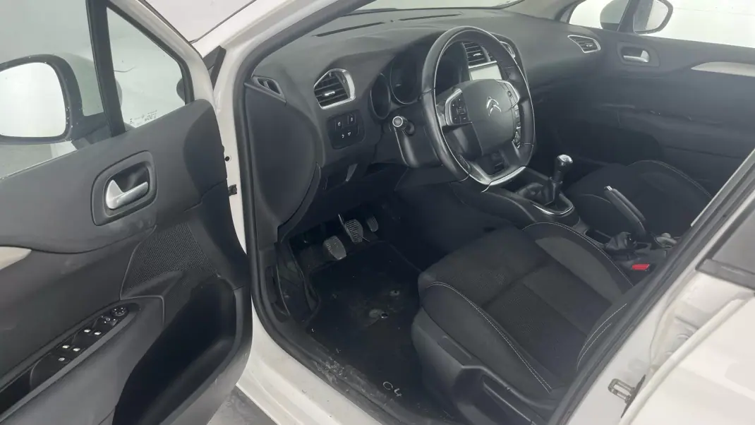 Citroën C4 2017 - 9999 EUR, 149121 km - AUTO.MOTO.pt - 149121km - foto 6 de 14
