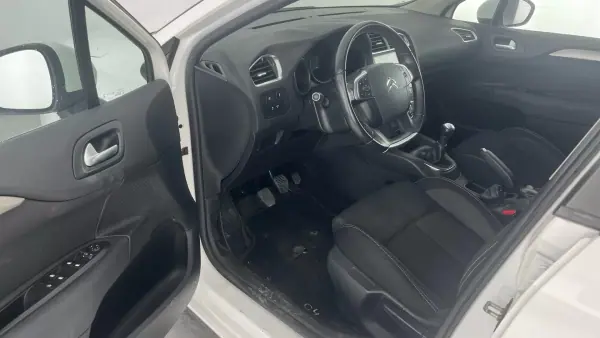 Citroën C4 2017 - 9999 EUR, 149121 km - AUTO.MOTO.pt - 149121km - foto 6 de 14