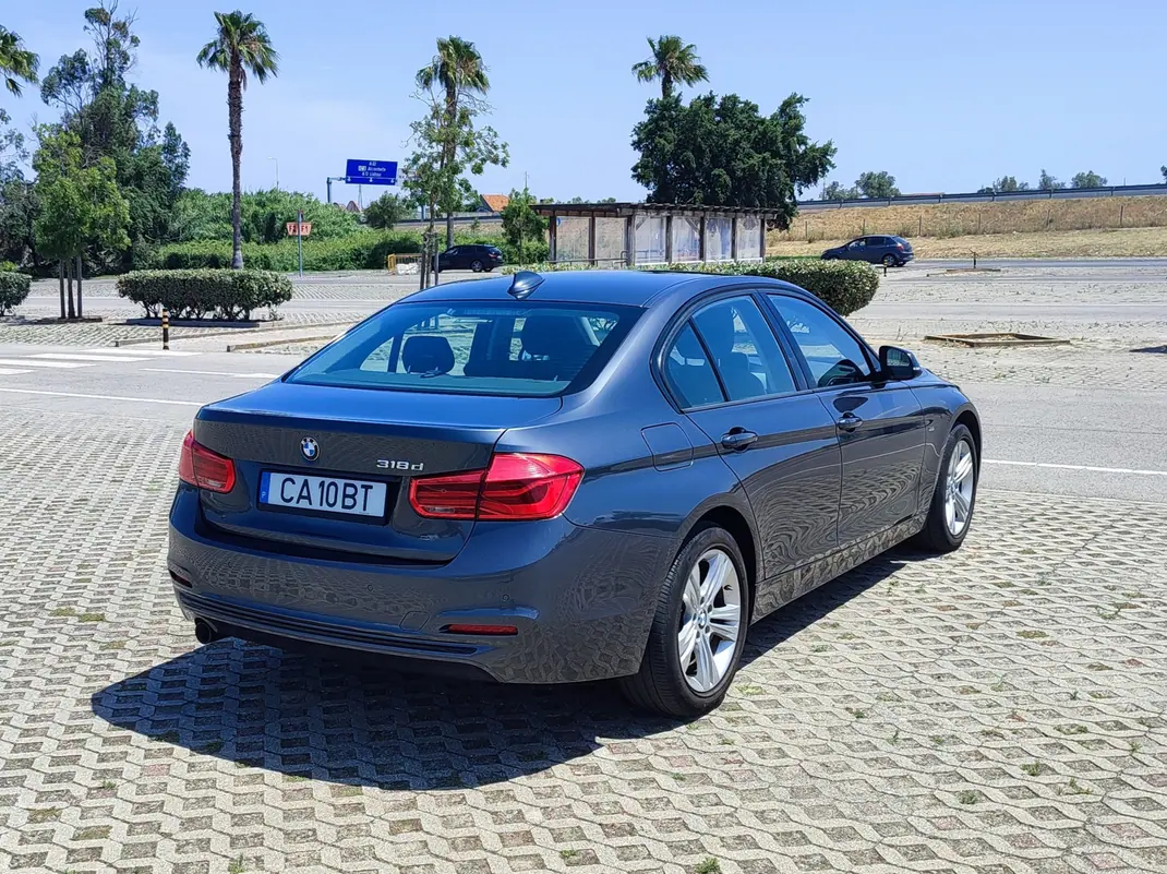 BMW 318 2016 - 16900 EUR, 140000 km - AUTO.MOTO.pt - 140000km - foto 4 de 12