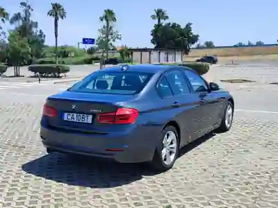 BMW 318 2016 - 16900 EUR, 140000 km - AUTO.MOTO.pt - 140000km - foto 4 de 12