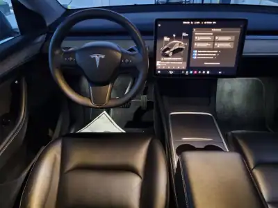Tesla Model Y 2023 - 31900 EUR, 55000 km - AUTO.MOTO.pt - 55000km - foto 5 de 10
