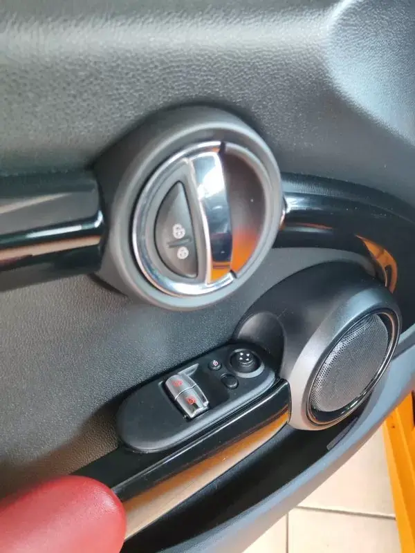 MINI John Cooper Works 2015 - 21500 EUR, 91950 km - AUTO.MOTO.pt - 91950km - foto 22 de 38