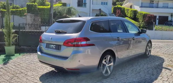Peugeot 308 SW 2014 - 9250 EUR, 265000 km - AUTO.MOTO.pt - 265000km - foto 10 de 30