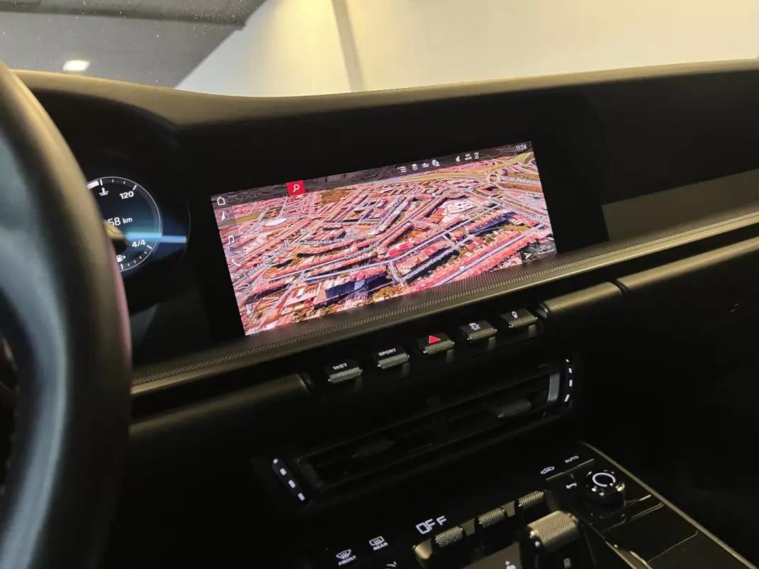 Porsche 992 2019 - 139990 EUR, 90000 km - AUTO.MOTO.pt - 90000km - foto 25 de 56