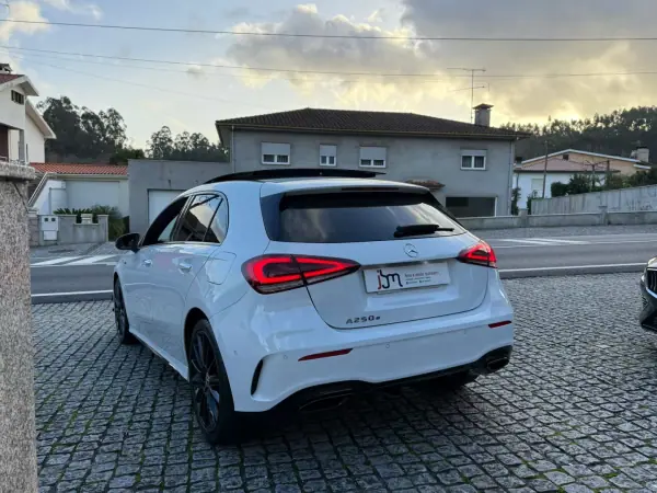 Mercedes-Benz A 250e 2020 - 28990 EUR, 107987 km - AUTO.MOTO.pt - 107987km - foto 3 de 6