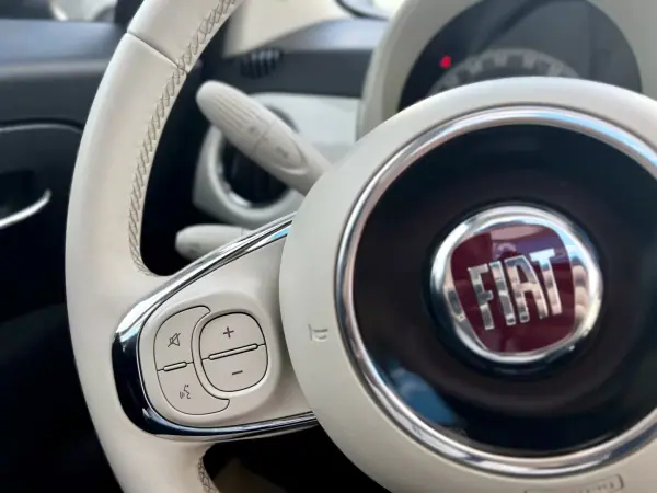 Fiat 500C 2019 - 10950 EUR, 88000 km - AUTO.MOTO.pt - 88000km - foto 17 de 24