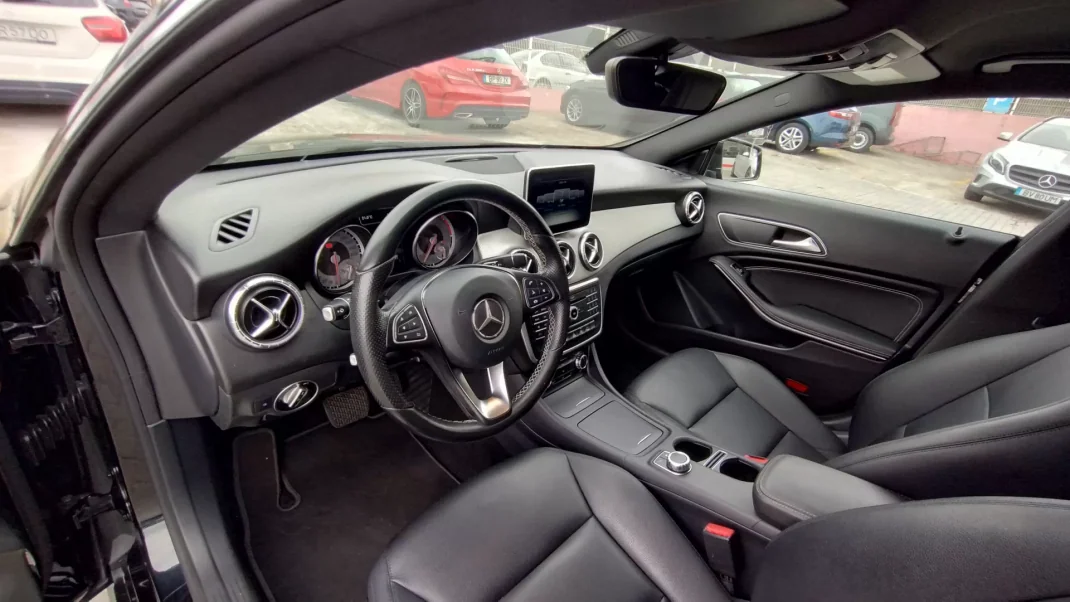 Mercedes-Benz CLA 200 2016 - 19999 EUR, 199000 km - AUTO.MOTO.pt - 199000km - foto 14 de 33