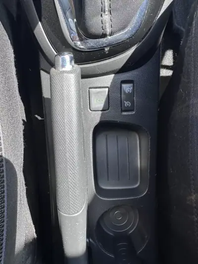 Renault Captur 2014 - 9900 EUR, 217000 km - AUTO.MOTO.pt - 217000km - foto 44 de 60