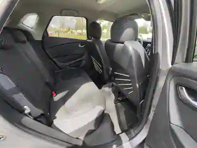 Renault Captur 2017 - 11000 EUR, 143000 km - AUTO.MOTO.pt - 143000km - foto 19 de 22