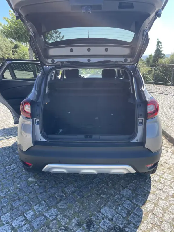 Renault Captur 2019 - 13900 EUR, 73850 km - AUTO.MOTO.pt - 73850km - foto 9 de 18