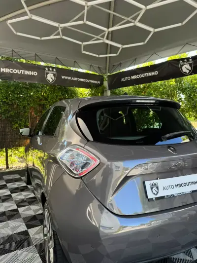Renault Zoe 2017 - 9900 EUR, 133208 km - AUTO.MOTO.pt - 133208km - foto 5 de 17